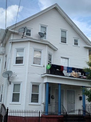 141 Bellevue Ave, Providence, RI 02907-2767