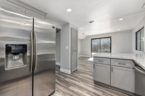 9262 Mapleview Way, Elk Grove CA  95758-5007 exterior