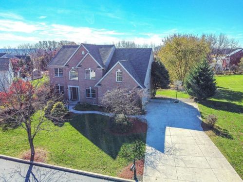 8900 Grady Dr, Breinigsville, PA 18031-4115
