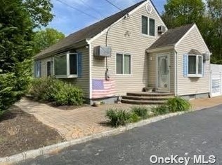 10 Lehman Ave, South Setauket, NY 11720-1912