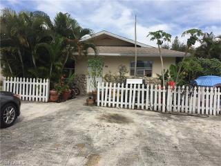 839 102nd Ave, Naples, FL 34108-3216