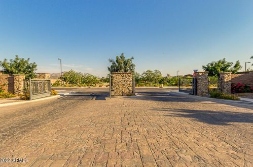 2111 Mead Dr, Gilbert AZ 85298-1215 exterior