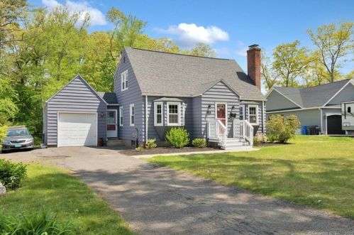 67 Olcott Dr, Manchester, CT 06040-2708