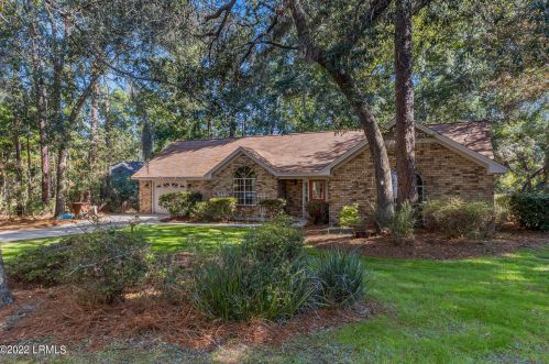 123 Francis Marion Cir, Beaufort, SC 29907-1951