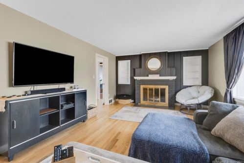 11 Peter Parley Row, Kensington CT  06037-3123 exterior