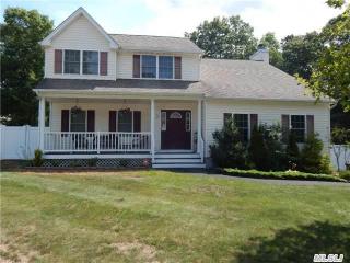 89 Washington Ave, Manor Park, NY 11950-2507