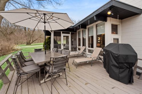 77 Lakeview Dr, Lake Geneva WI  53147-9701 exterior