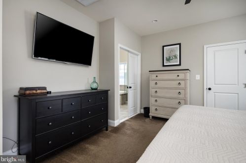 15909 Paynes Farm Dr, Haymarket VA  20169-8123 exterior