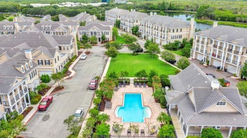 145 Commonwealth Ct, Saint Petersburg, FL 33716-1301