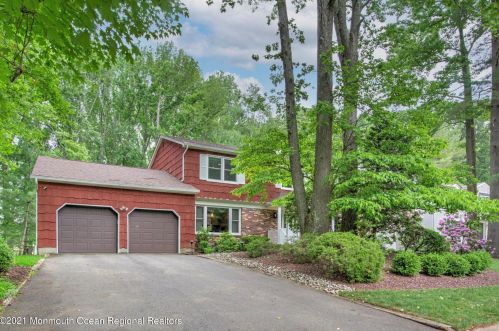 32 Vista Dr, Morganville, NJ 07751-1630