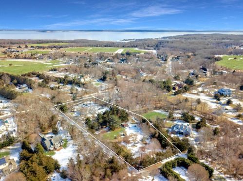 1490 Skunk Ln, Nassau Point, NY 11935-1503
