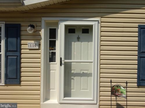 110 Deerfield Dr, Souderton PA  18964-1918 exterior