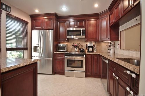 75 Woods Brooke Cir, Crotonville, NY 10562-2025