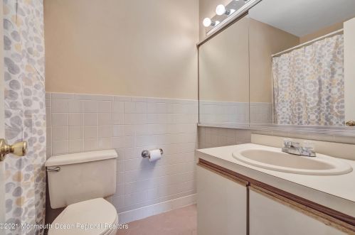 13 Jennings Ct, East Freehold NJ  07728-4320 exterior