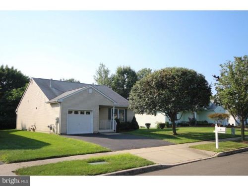 48 Holiday Ct, Trenton, NJ 08638-1737