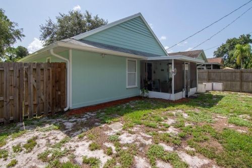 2545 86th Dr, Vero Beach FL  32966-5026 exterior