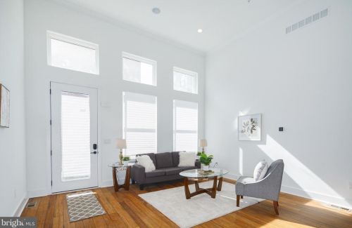 1811 6th St, Philadelphia, PA 19148-1732