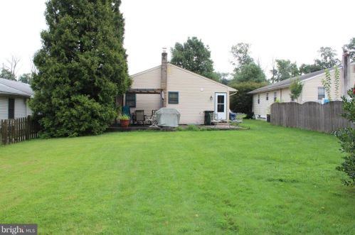 1624 Ridgeway Ave, Willow Grove, PA 19090-4327