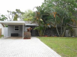4950 George Ave, Sarasota, FL 34233-4032
