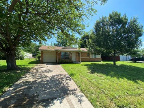 2712 Rochelle Rd, Irving TX  75062-7119 exterior