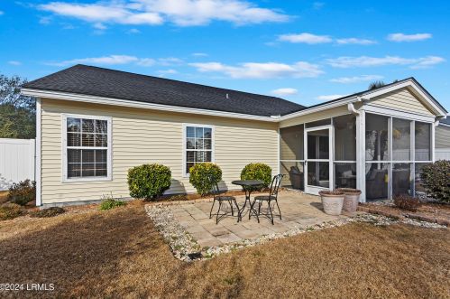 4 Lakeside Dr, Bluffton SC  29910-8015 exterior