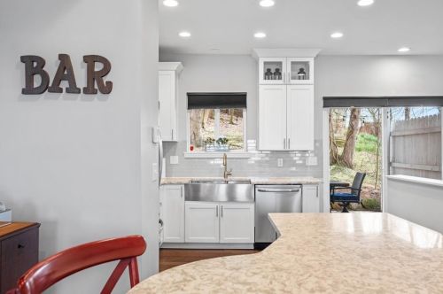 114 Bailey Ave, Pittsburgh, PA 15211-1704