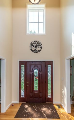 8 Canter Ct, Nashua NH  03063-2929 exterior