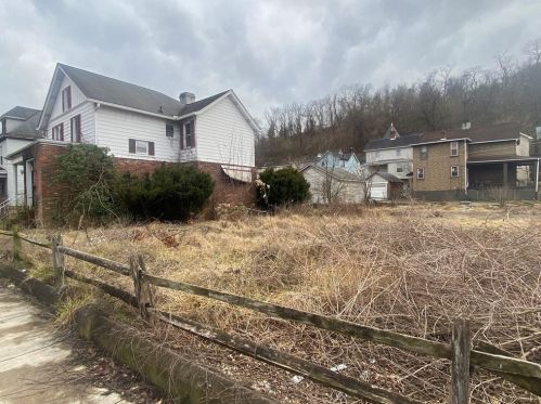 1015 Water St, West Brownsville, PA 15417-1538