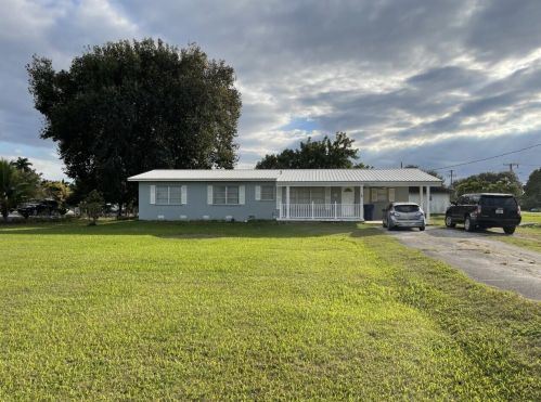940 Canal St, Belle Glade, FL 33430-4113