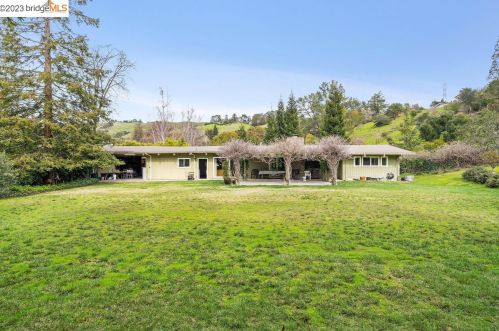 8 Rae Dr, Orinda CA  94563-4360 exterior