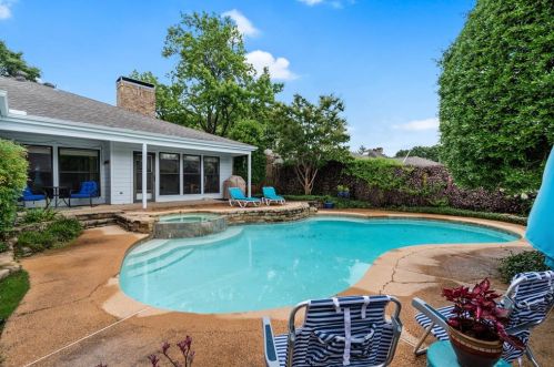 1207 Huntington Dr, Richardson TX  75080-2930 exterior