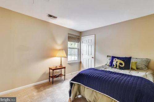 527 Rugby Ct, Purcellville VA  20132-3415 exterior