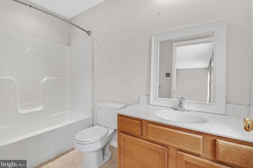 2724 Shelburne Rd, Downingtown PA  19335-6015 exterior