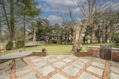 1 Country Ridge Cir, Rye Brook NY  10573-1040 exterior