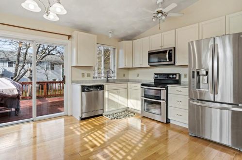 105 Nepaug Rd, South Kingstown RI  02882-2303 exterior