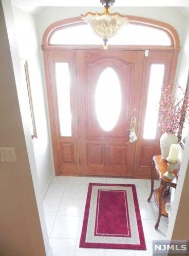 13 Lincoln Pl, Moonachie, NJ 07074-1206