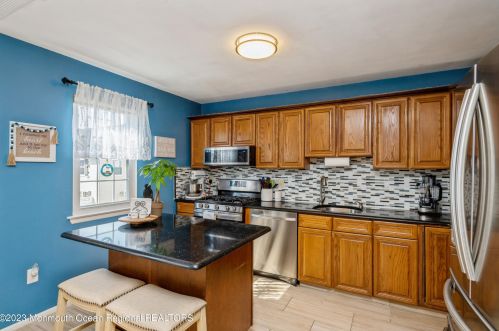 12 Dutch Ln, Hazlet NJ  07730-1728 exterior