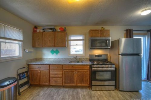 10 Stonington Rd, Norwich CT  06360-4859 exterior