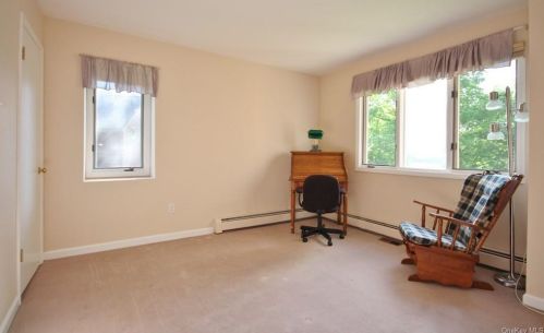 701 Eagle Bay Dr, Crotonville NY  10562-2372 exterior