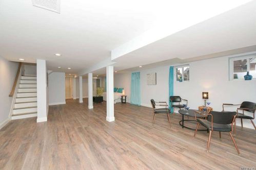 88 Bixley Heath, Lynbrook NY  11563-3138 exterior