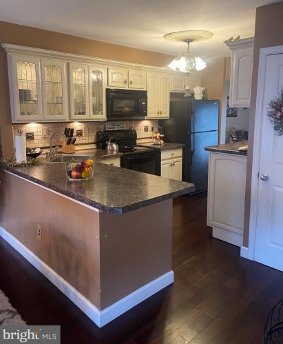 8 Buckthorn Ct, West Deptford, NJ 08096-2917