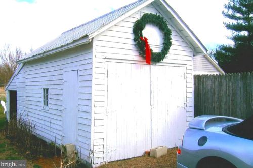 313 6th St, Laurel DE  19956-1555 exterior