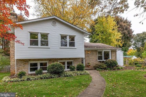 902 Gunnell Ct, Herndon, VA 20170-3318