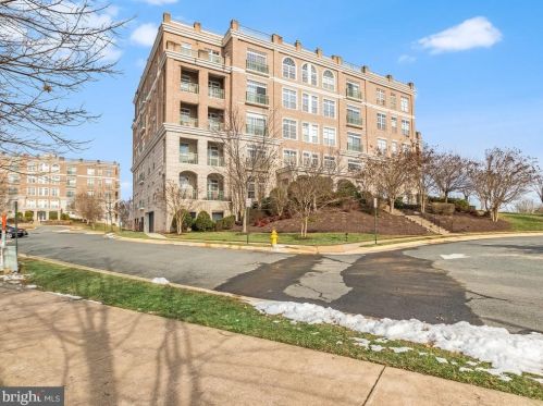 820 Belmont Bay Dr, Woodbridge, VA 22191-5455