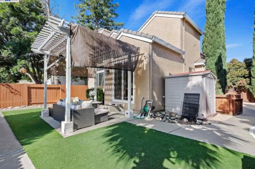 736 Clifton Way, Vacaville CA  95688-8547 exterior