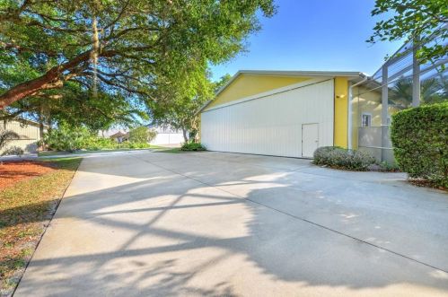 2585 Spruce Creek Blvd, Daytona Beach FL  32128-6787 exterior