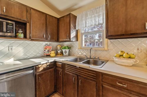 30 Greenfield Ave, Trenton NJ  08648-3828 exterior