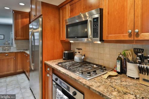 401 Iseminger St, Philadelphia PA  19147-1113 exterior