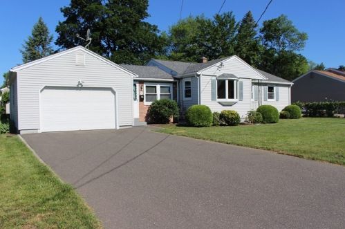 32 Randall St, Chicopee, MA 01013-3516
