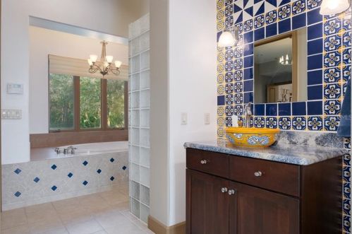 583 Lora Ln, Tarpon Springs FL 34688-9058 exterior